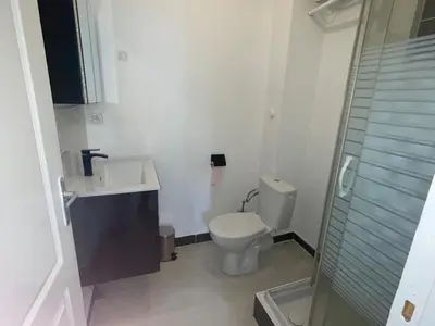Salle de bains dans l'établissement Studio Hôtel Villeurbanne Centre