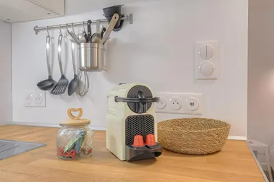 Cuisine ou kitchenette dans l'établissement Le Morgon, Studio Confort, proximité Villefranche Centre