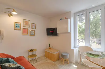 Télévision ou salle de divertissement dans l'établissement Le Morgon, Studio Confort, proximité Villefranche Centre