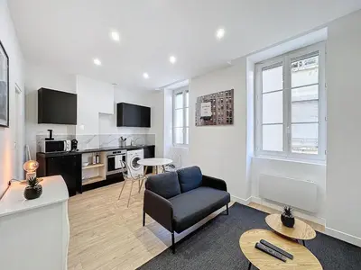 Télévision ou salle de divertissement dans l'établissement My Home Saint Jérome 2