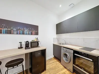 Cuisine ou kitchenette dans l'établissement My Home Saint Jérôme 1