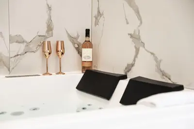 Plan de l'établissement LES BULLES DE MONA - Lila - Spa - Clim