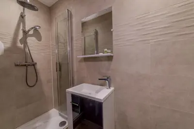 Salle de bains dans l'établissement Pasteur Collection - Moderne & Cosy - 3pers