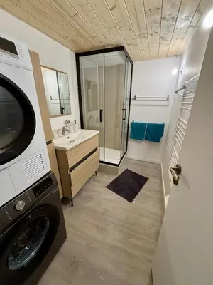 Salle de bains dans l'établissement PartDieu tout neuf, climatisation !