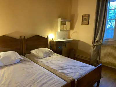 Un ou plusieurs lits dans un hébergement de l'établissement Grande maison familiale à la campagne 18kms de Lyon