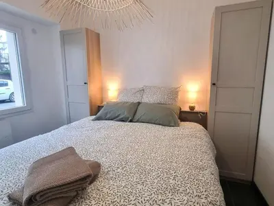 Un ou plusieurs lits dans un hébergement de l'établissement Charmant gîte à Montrond-les-Bains avec parking et wifi - FR-1-496-342