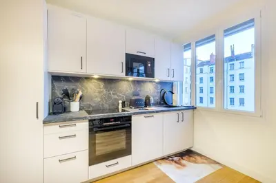 Cuisine ou kitchenette dans l'établissement L'Ecrin du 6ème