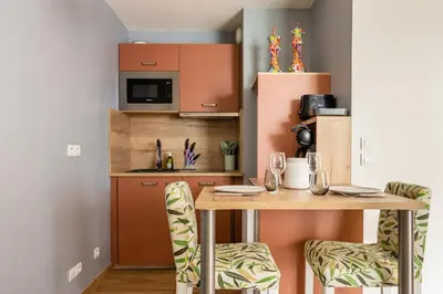 Cuisine ou kitchenette dans l'établissement JOYAU CACHÉ avec Parking privatif en Hyper-centre