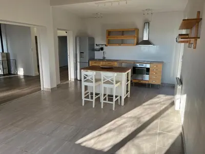 Cuisine ou kitchenette dans l'établissement Villa au calme dans le beaujolais vert