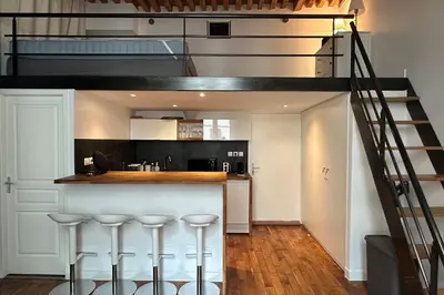 Cuisine ou kitchenette dans l'établissement Bright T3 in the 1st arrondissement