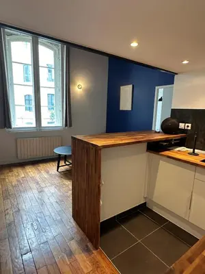 Cuisine ou kitchenette dans l'établissement Bright T3 in the 1st arrondissement