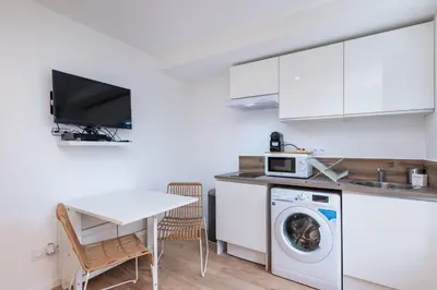 Cuisine ou kitchenette dans l'établissement Apartment Perron - Cozy 2 people - Oullins