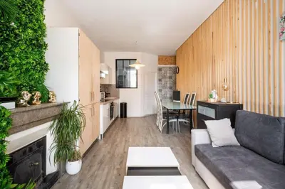Cuisine ou kitchenette dans l'établissement Le Charmant T2