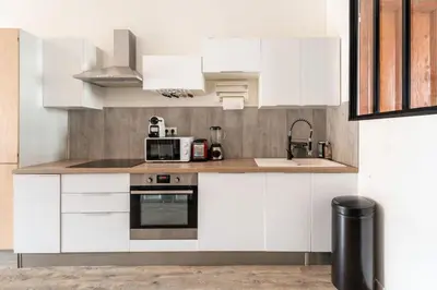 Cuisine ou kitchenette dans l'établissement Le Charmant T2