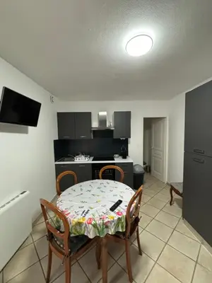 Cuisine ou kitchenette dans l'établissement Bonheur