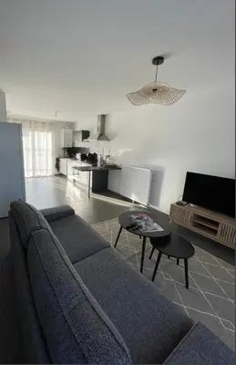 Cuisine ou kitchenette dans l'établissement Maison Moderne Saint-Genis-Laval