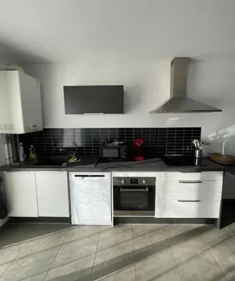 Cuisine ou kitchenette dans l'établissement Maison Moderne Saint-Genis-Laval