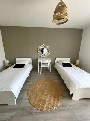 Un ou plusieurs lits dans un hébergement de l'établissement Maison Moderne Saint-Genis-Laval