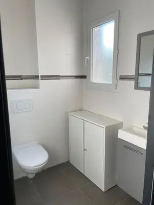 Salle de bains dans l'établissement Maison Moderne Saint-Genis-Laval