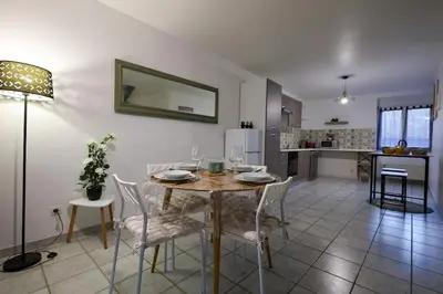 Cuisine ou kitchenette dans l'établissement Duplex 