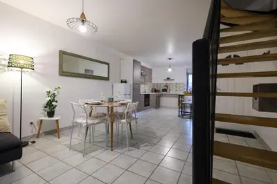 Cuisine ou kitchenette dans l'établissement Duplex 