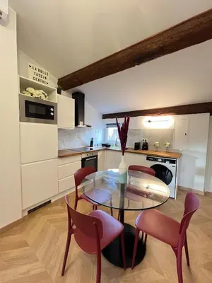 Cuisine ou kitchenette dans l'établissement La bulle au centre de Tassin