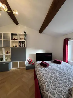 Télévision ou salle de divertissement dans l'établissement La bulle au centre de Tassin