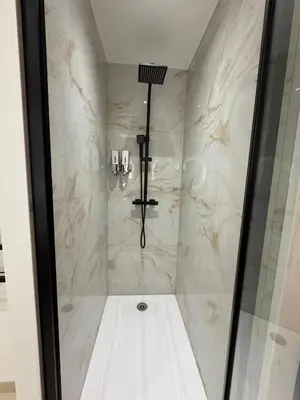 Salle de bains dans l'établissement La bulle au centre de Tassin