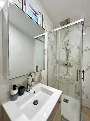 Salle de bains dans l'établissement Maison de ville rénovée à 15 min de Lyon