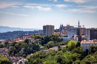 Vue générale sur Caluire-et-Cuire ou vue de la ville depuis l'appartement