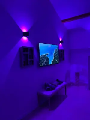 Télévision ou salle de divertissement dans l'établissement Secret & Jacuzzi