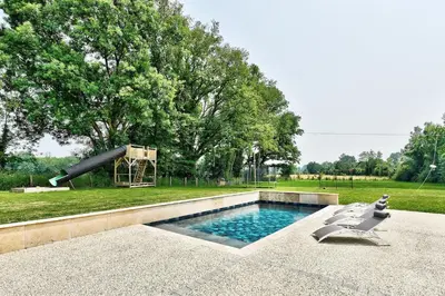Piscine de l'établissement Gîte Évasion, calme en campagne ou située à proximité