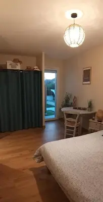 Coin salon dans l'établissement la chambre de Valérie