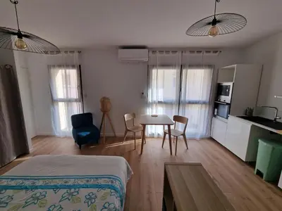 Un ou plusieurs lits dans un hébergement de l'établissement Studio neuf climatisé wifi 27m2