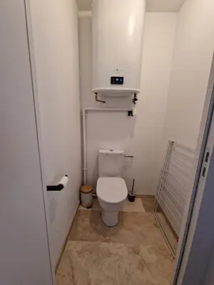 Salle de bains dans l'établissement Studio neuf climatisé wifi 27m2
