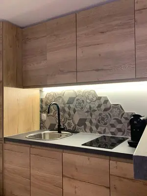 Cuisine ou kitchenette dans l'établissement Love Room, studio Woody Spa , Balnéo