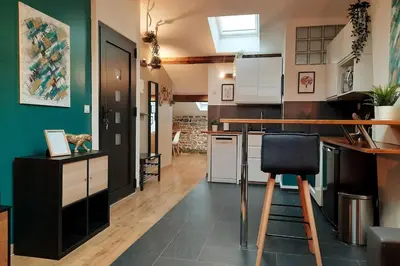 Cuisine ou kitchenette dans l'établissement Grand appartement proche métro avec place de parking