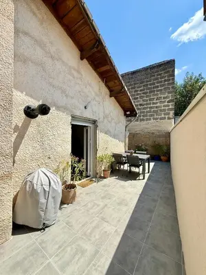 Terrasse ou espace extérieur de l'établissement La Petite Grange