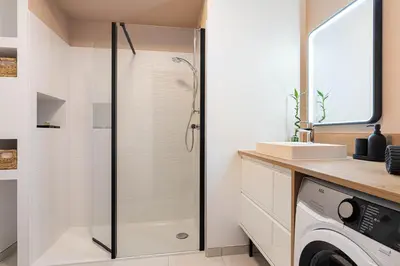Salle de bains dans l'établissement West View Studio 33 m2 vue Monts d Or et Lyon