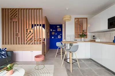 Cuisine ou kitchenette dans l'établissement West View Studio 33 m2 vue Monts d Or et Lyon