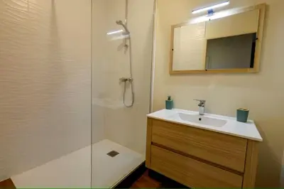 Salle de bains dans l'établissement Havre de paix près de Pérouges, charme et confort