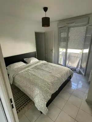 Un ou plusieurs lits dans un hébergement de l'établissement Superbe appartement à Lyon8 avec 2 balcons