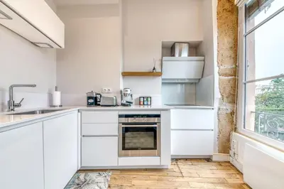 Cuisine ou kitchenette dans l'établissement Elegant 2-room apartment in the heart of Lyon - Nomad by Welkeys