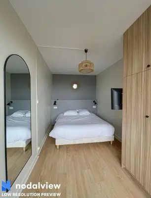 Un ou plusieurs lits dans un hébergement de l'établissement Cozy renovated apartment with cinema atmosphere and view