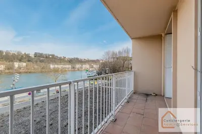 Balcon ou terrasse dans l'établissement Agréable T3 avec Balcon et Parking Inclus