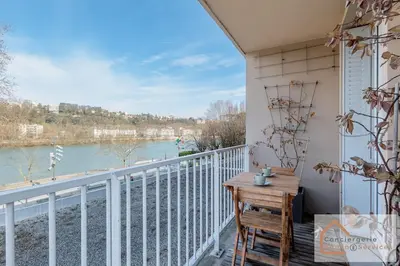 Vue sur la rivière ou le fleuve situé(e) à proximité de l'appartement