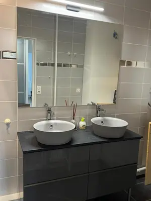 Salle de bains dans l'établissement Agréable T3 avec Balcon et Parking Inclus