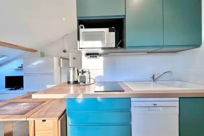 Cuisine ou kitchenette dans l'établissement Studio rénové et fonctionnel