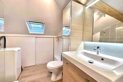 Salle de bains dans l'établissement Studio rénové et fonctionnel