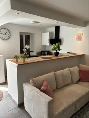 Cuisine ou kitchenette dans l'établissement Charmant appartement 2 chambres